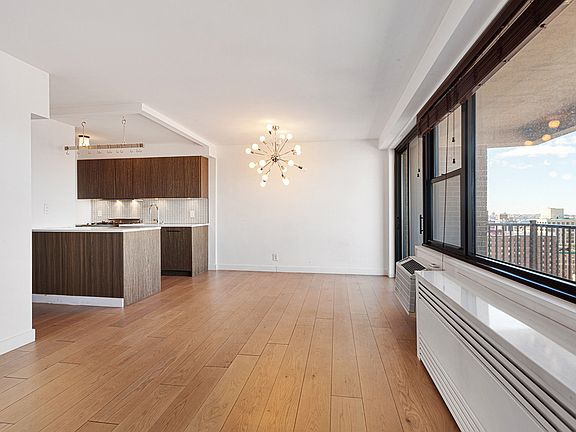 3rd image of 175 W 95th St APT 28D