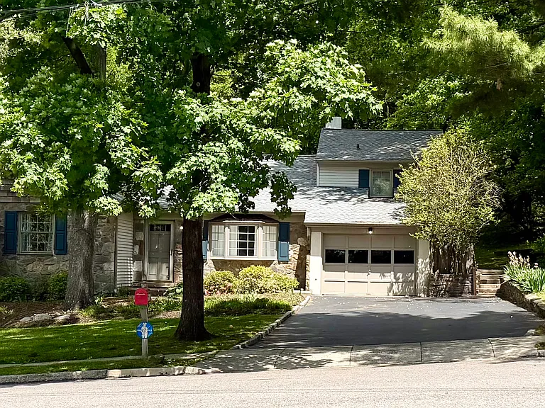 15 Plymwood Dr — Photo 2
