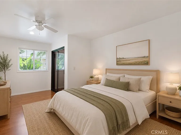 22521 Victory Blvd #B — Photo 10