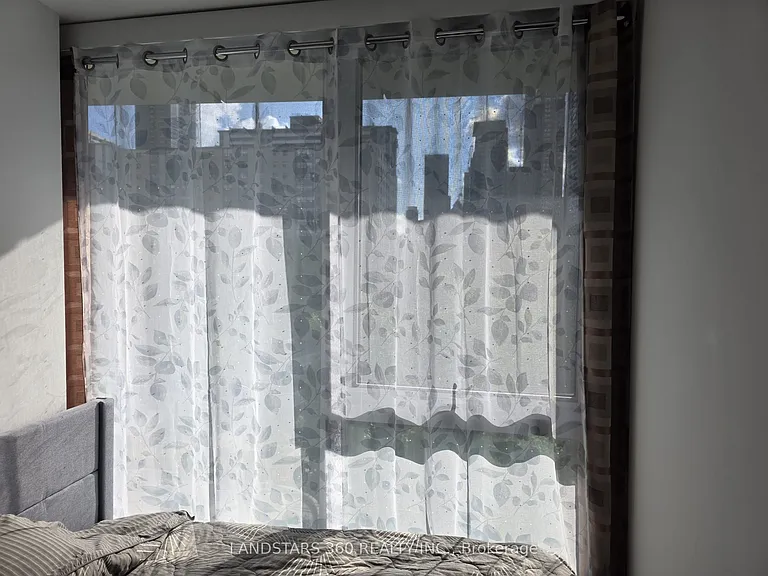 575 Bloor St E #310 — Photo 2