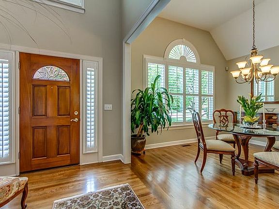 4th image of 279 Rivermont Cir