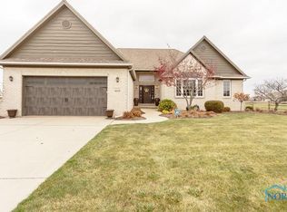 1665 Grand Bay Dr, Oregon, OH 43616