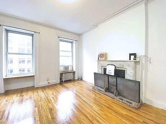 1st image of 402 W 22nd St APT 3