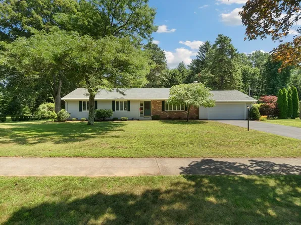 83 Redfern Dr, Longmeadow, MA 01106