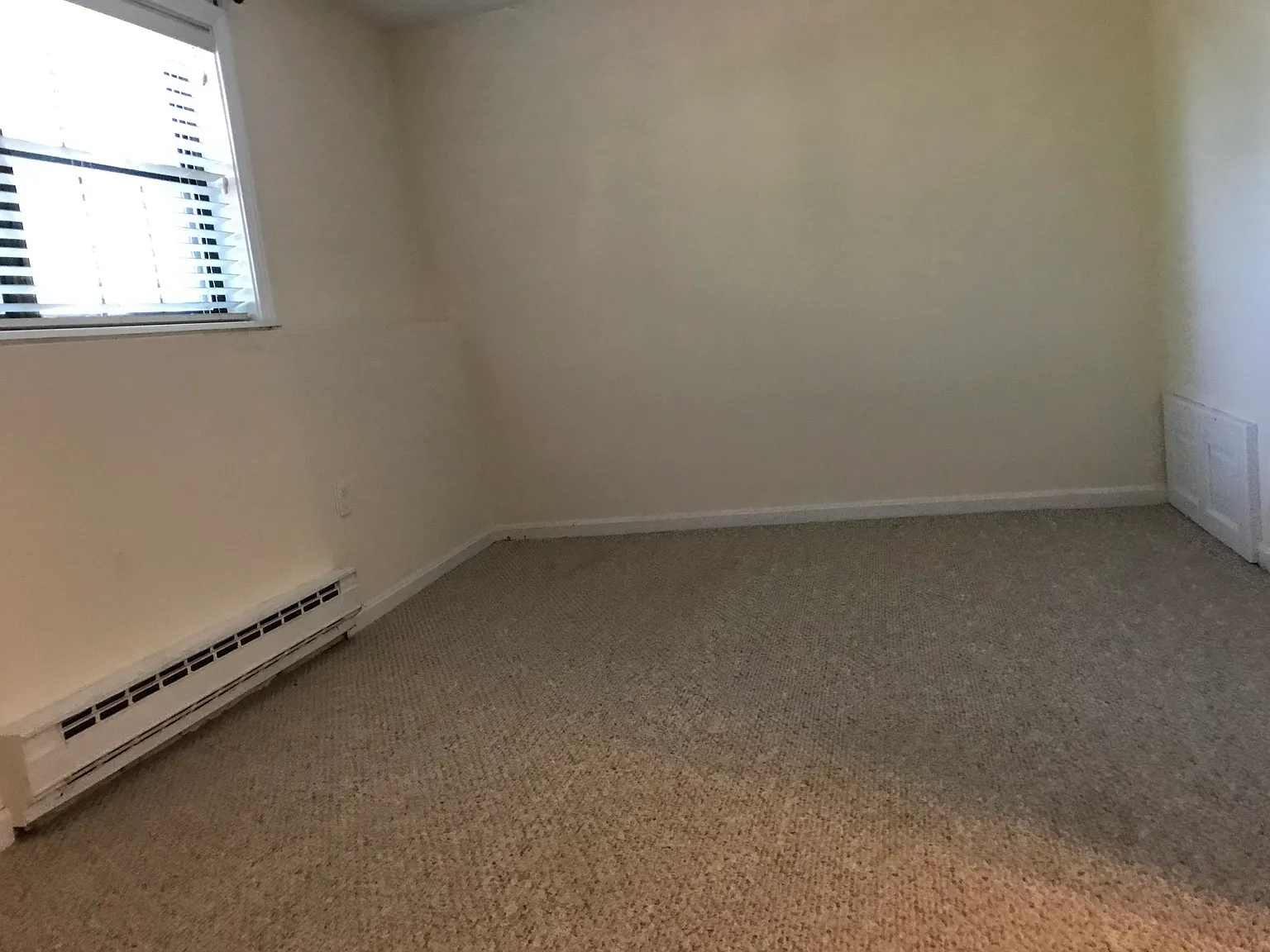 2 bed, 865 sqft, $1,900 — Photo 2