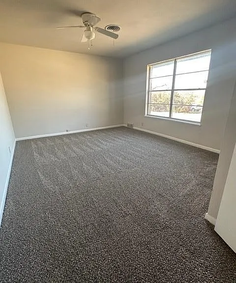 2nd Bedroom, with walk -in closet