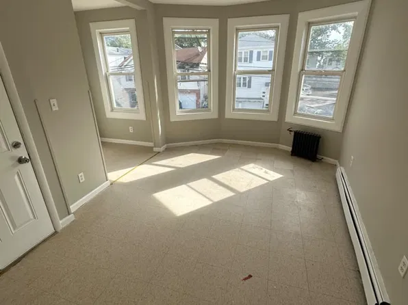 131 Brookdale Ave Floor 3, Newark, NJ 07106