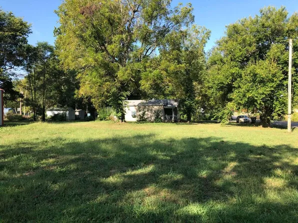 302 W Delta Street, Aurora, MO 65605