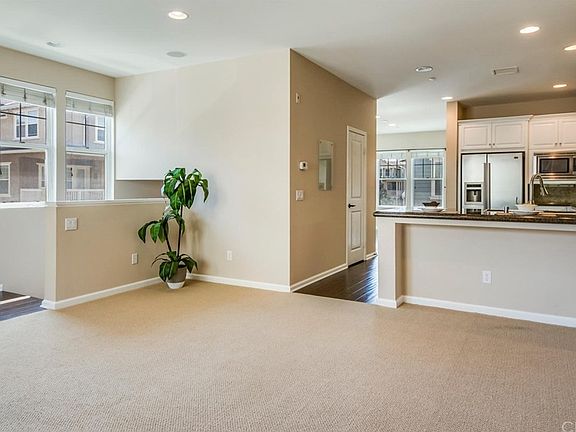 5th image of 1800 Oak St Unit 411