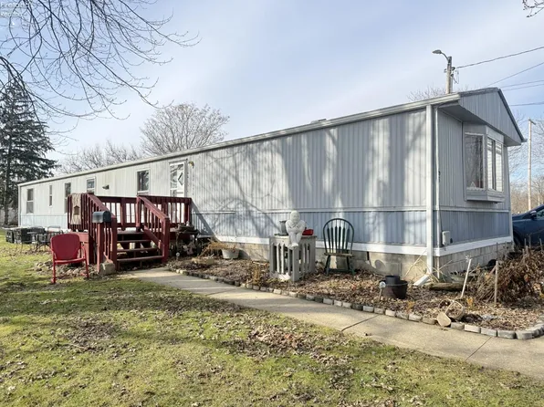 63 N Maple St, New London, OH 44851