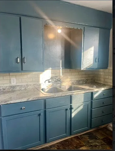 3 bed, $1,300 — Photo 1