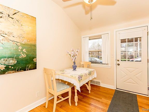 2nd image of 2829 Pittsfield Blvd