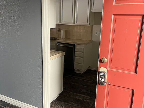 2nd image of 27538 Costanero