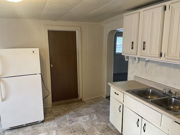 3rd image of 4445 Brooker St