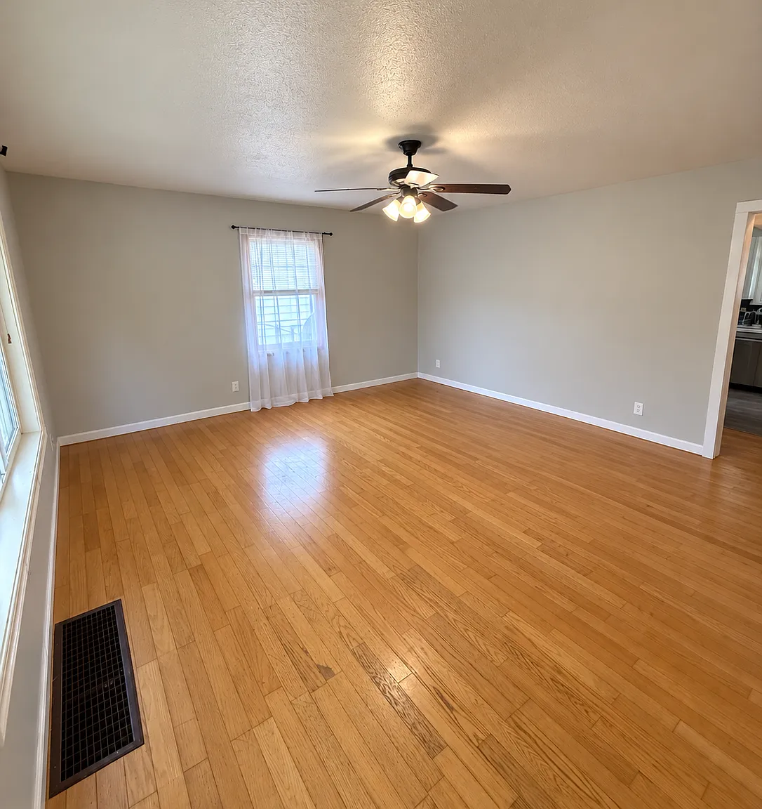 3 bed, 1576 sqft, $2,100 — Photo 2