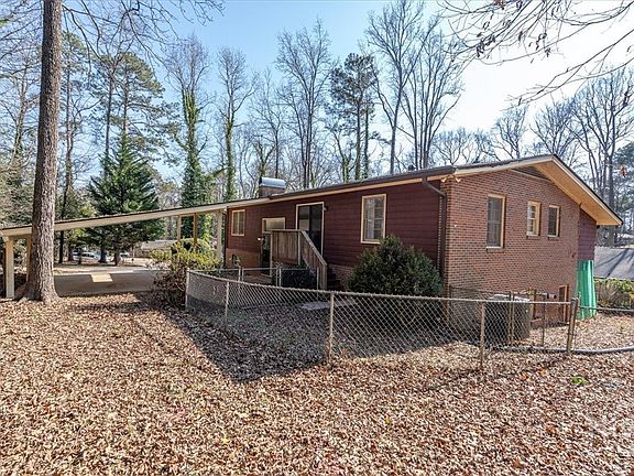 5th image of 625 Forest Road