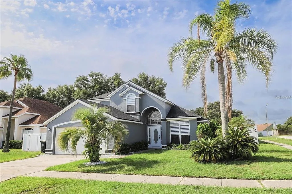 4 bed, 2.5 bath, 1996 sqft, $3,400 — Photo 1