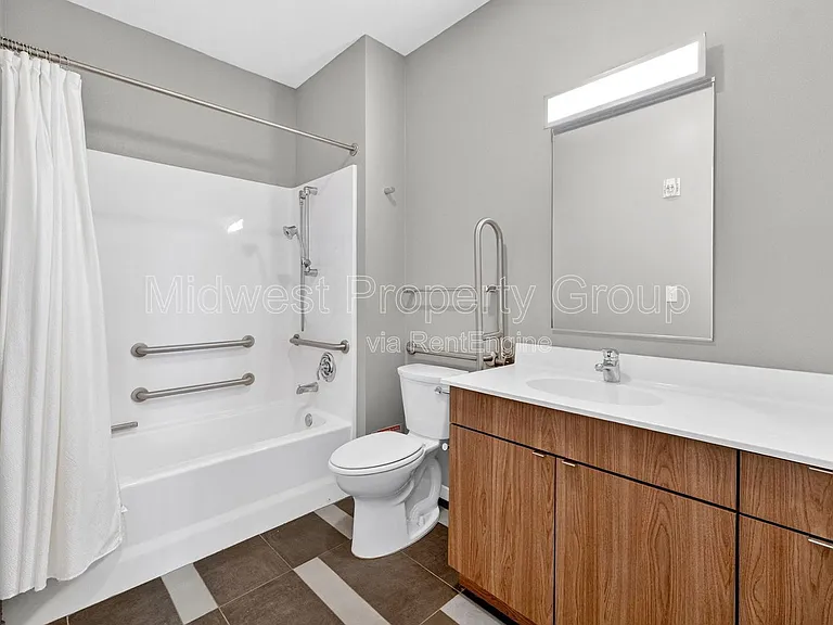 4100 Lindell Blvd #302 — Photo 12