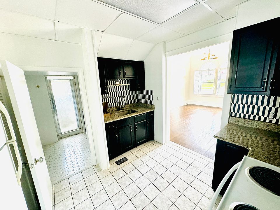 kitchen pic 2 
- bathroom off of kitchen