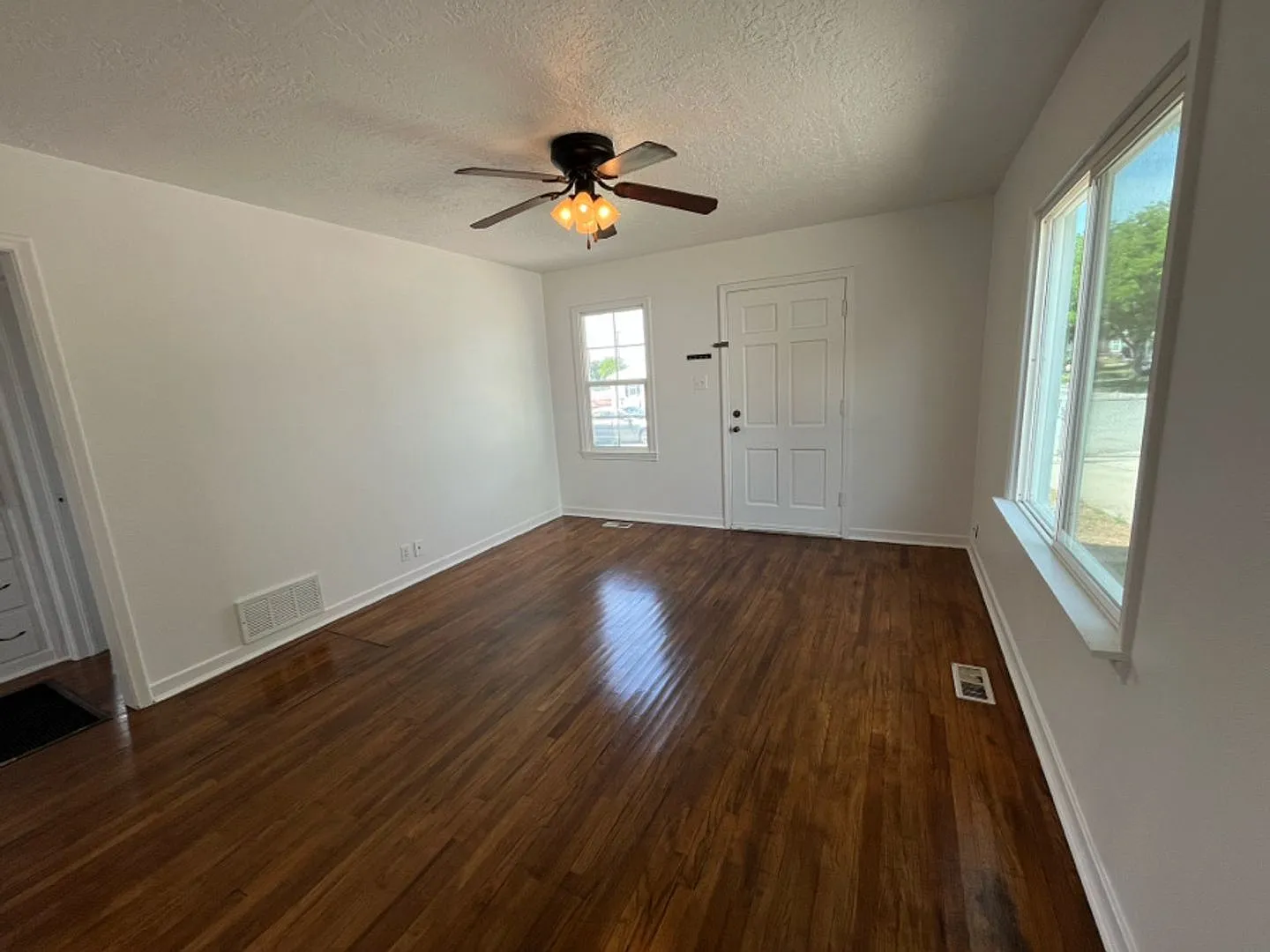 2 bed, 742 sqft, $1,450 — Photo 2
