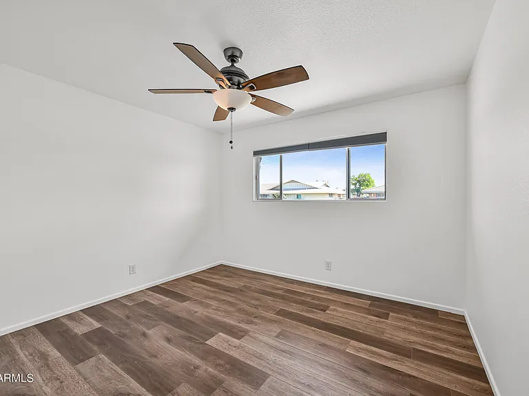 530 E Fairmont Dr — Photo 22