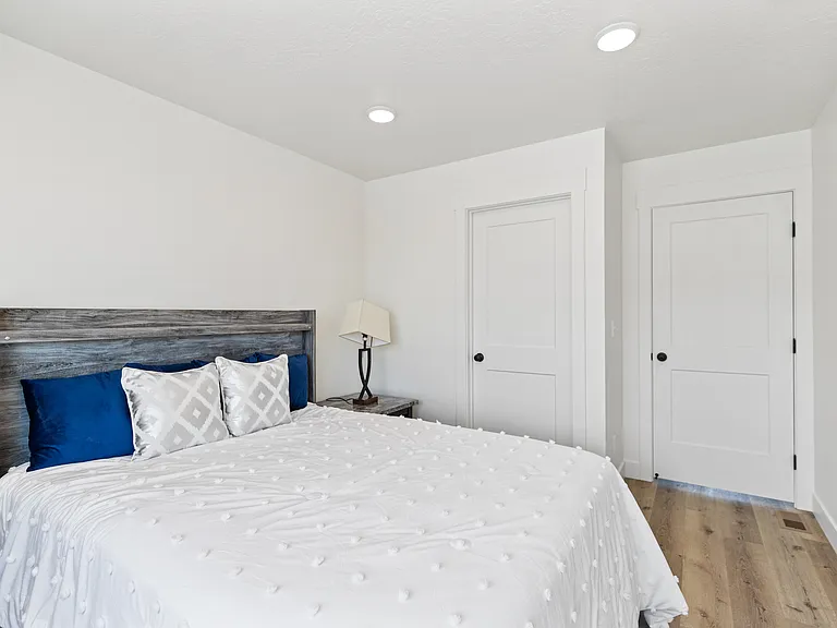 172 N 400 W — Photo 14