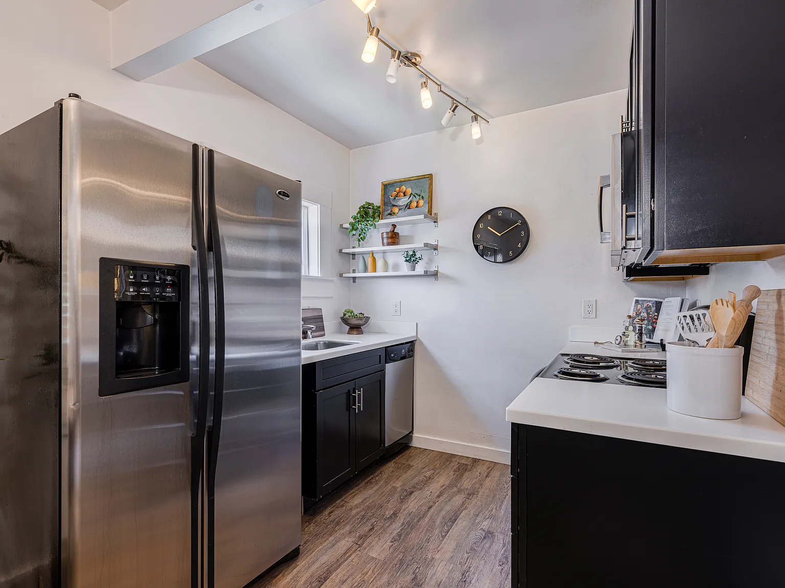 2 bed, 770 sqft, $2,850 — Photo 3