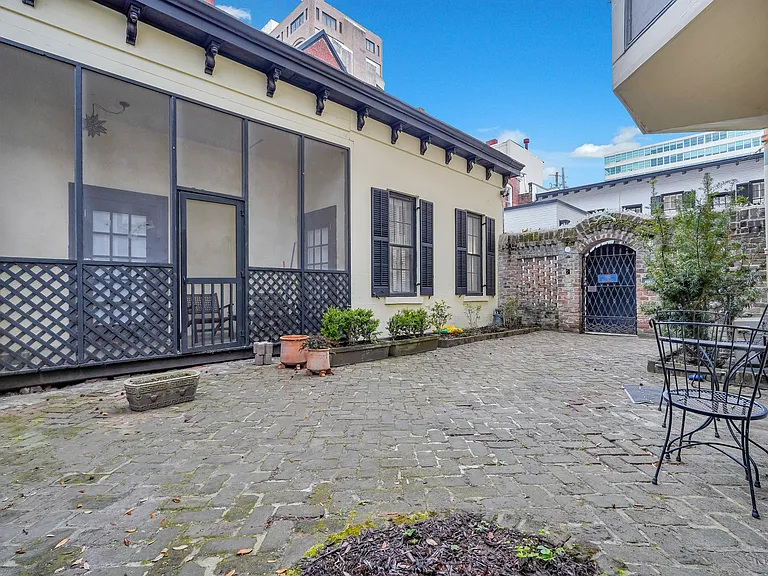 108 E Harris St — Photo 28