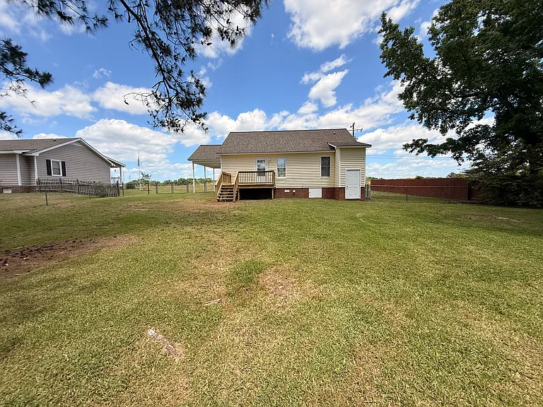 1901 Friendly Rd — Photo 3