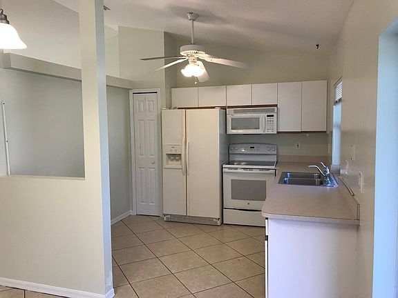 2nd image of 2071 SW Cameo Blvd