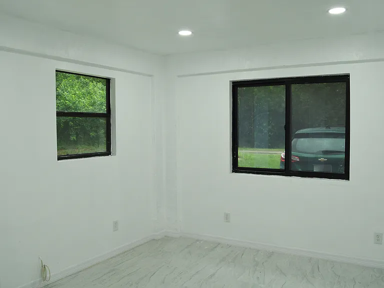 215 Leroy Ave #B — Photo 11