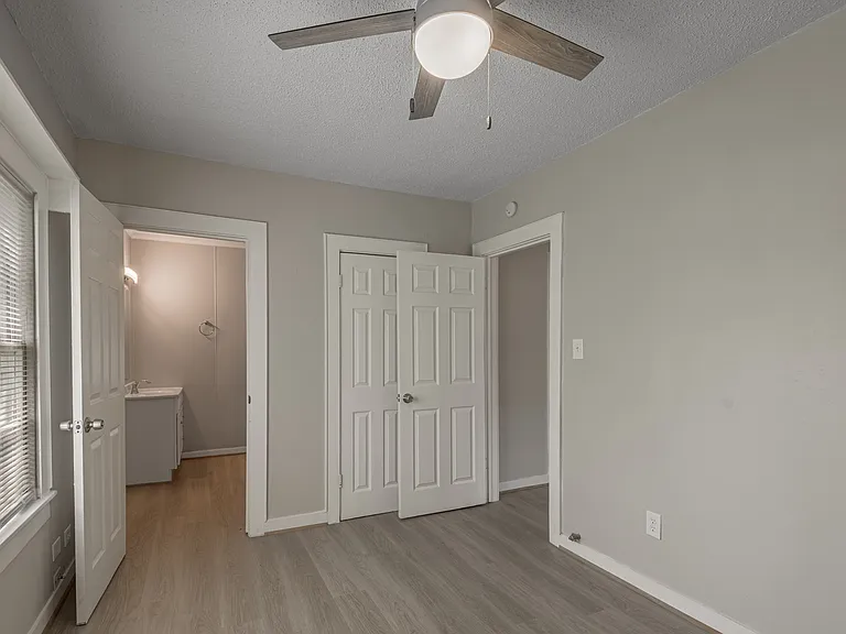 811 Sam Houston Ave #B — Photo 10