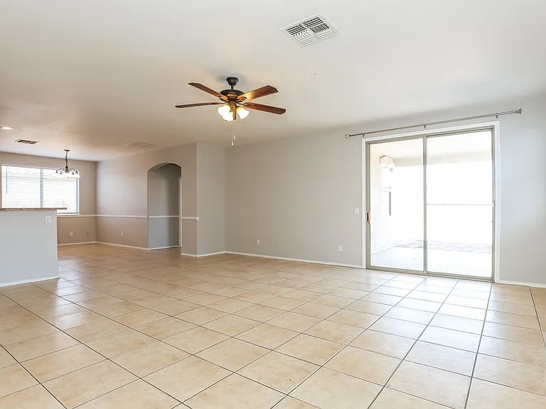 7805 S 68th Dr — Photo 3
