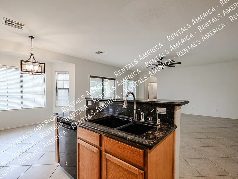 3481 E Vernon St — Photo 13