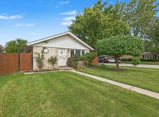 9002 S Parkside Ave, Oak Lawn, IL 60453