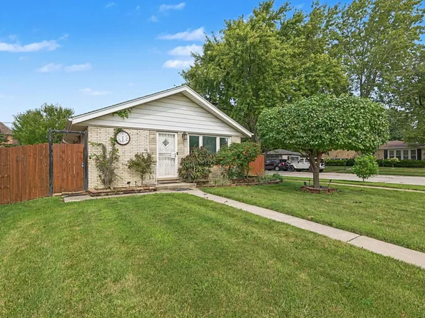 9002 S Parkside Ave, Oak Lawn, IL 60453