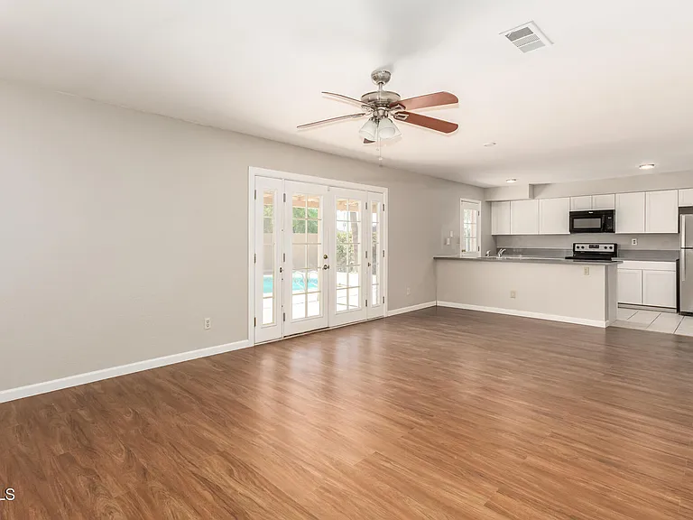 1903 E Balboa Dr — Photo 6
