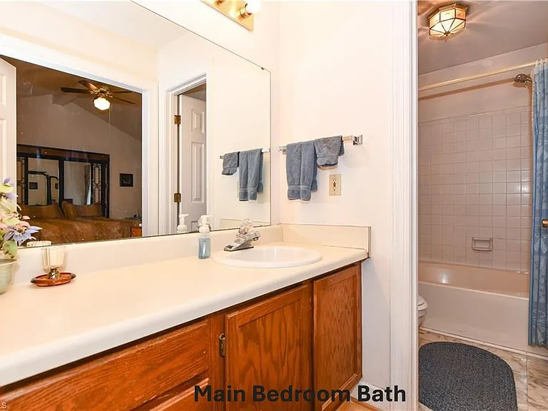 MAIN BR BATHROOM