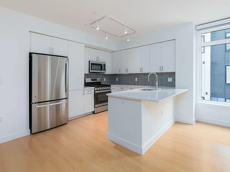 605 Concord at Fresh Pond — Photo 25