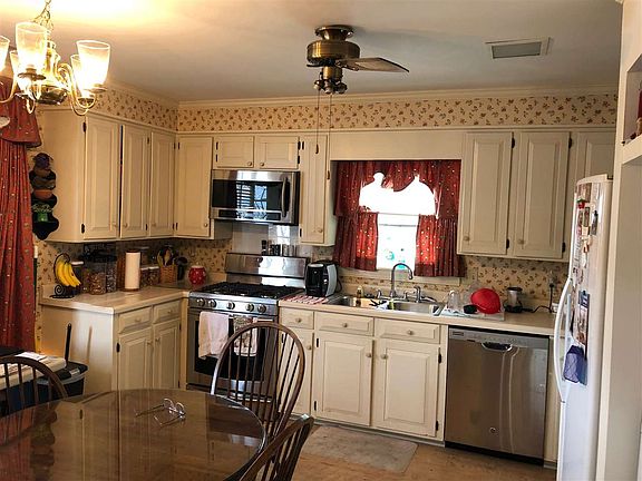 3rd image of 209 Cromwell Sq