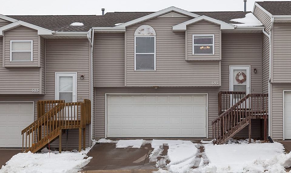 1st image of 695 Jules Ct