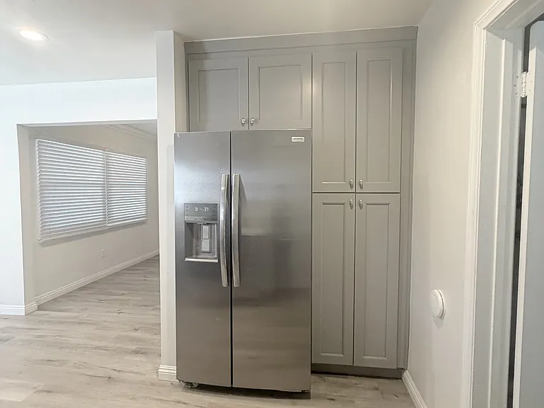 521 N Vermont Ave — Photo 10