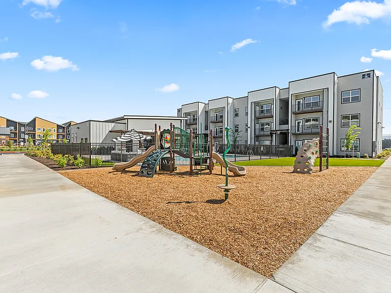 Jailen's Pointe Apartments — Photo 43