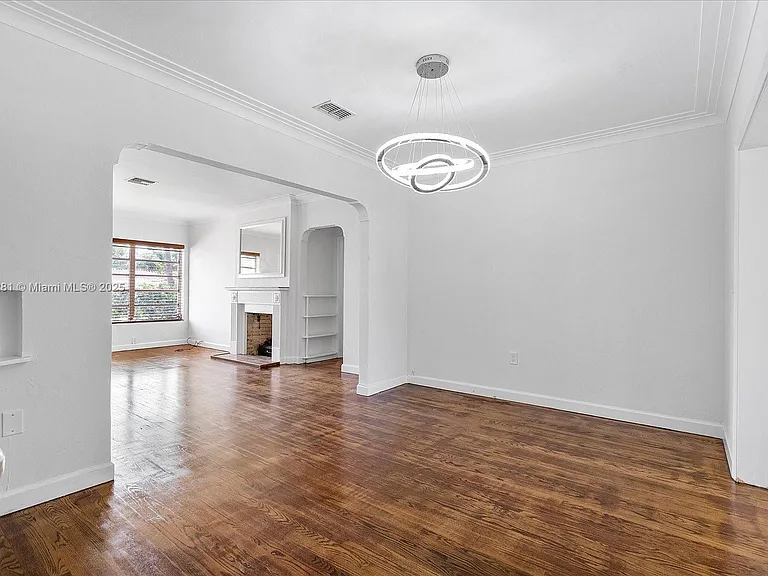8826 Emerson Ave — Photo 10