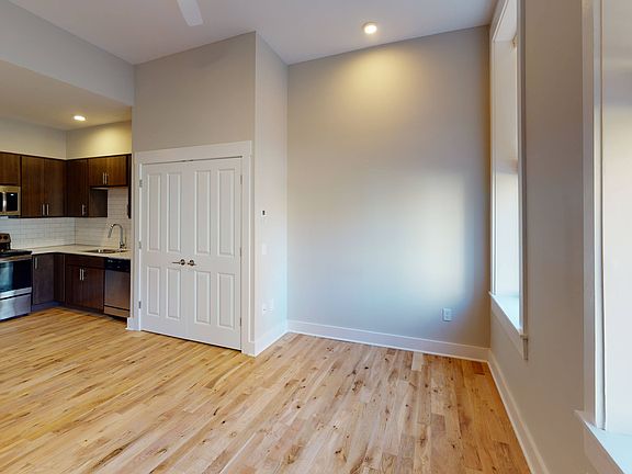 4th image of 1600 Race St #4060876