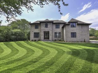 30 Pine Tree Rd, Northbrook, IL 60062