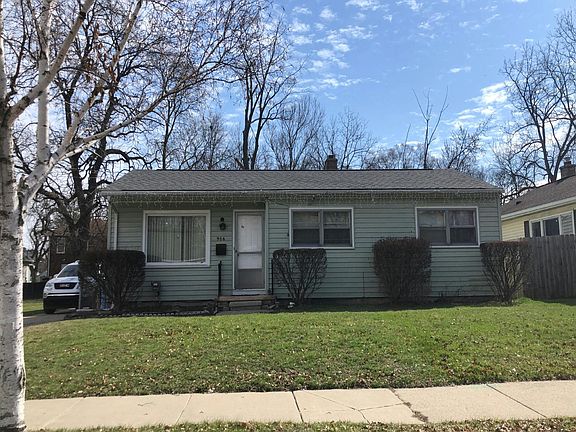 3rd image of 906 Holten St