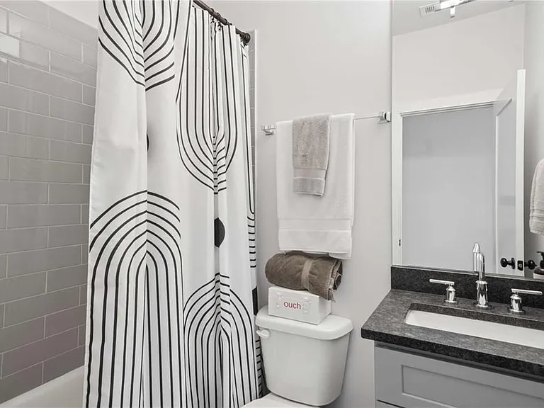 1350 May Ave SE #9 — Photo 28