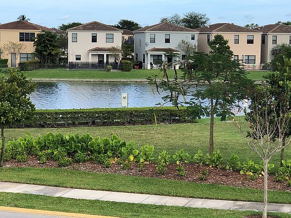 Parkette / Lake view