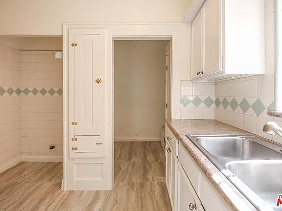 4th image of 1728 W 60th St